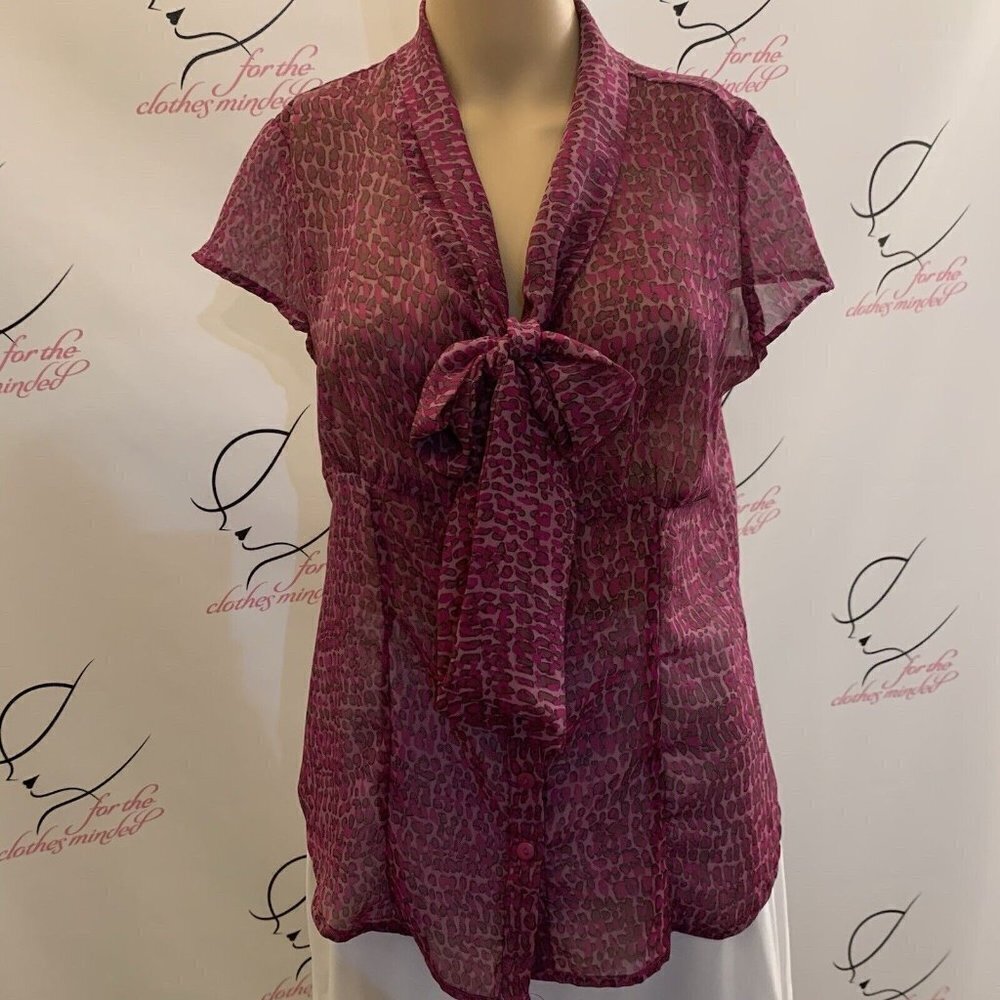 Quintessential. Size Small. Sheer Bow Neck. Cap Sleeve. Button Top. B99.